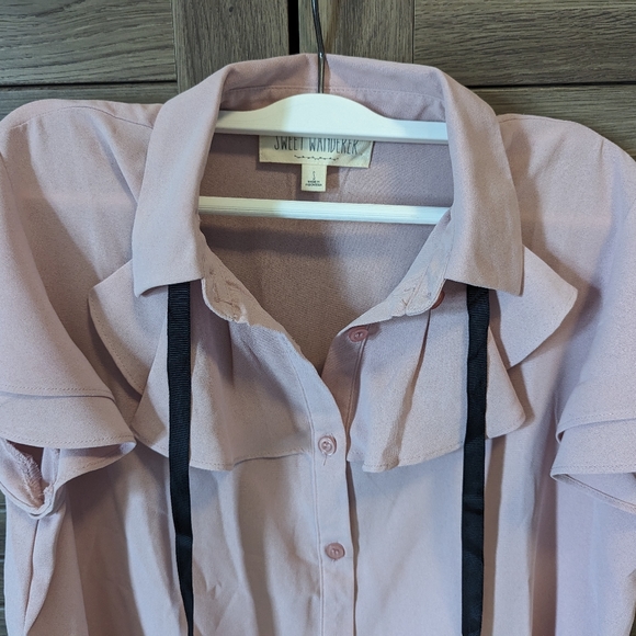 NWOT pink elegant light pink blush button up top size S - Picture 3 of 5